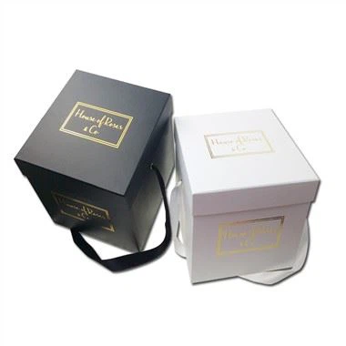 Опаковъчна кутия за подаръци с розови цветя